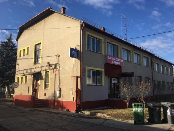 En la foto se muestra el objeto Centrum Panzió ubicado en la ciudad de Kaposvár.