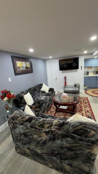 Beautiful Lake View Basment Room - Mississauga