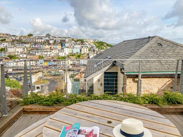 Na zdjęciu widoczny jest obiekt Bay View położony w mieście Brixham.