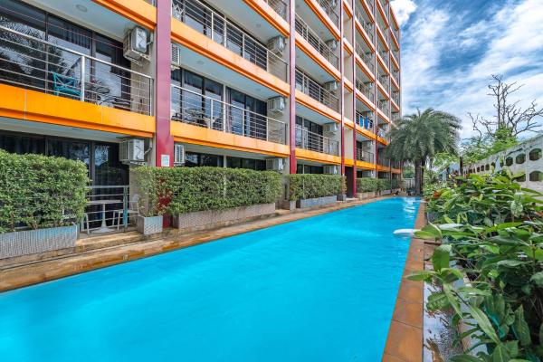A la foto es mostra l'objecte Nai Harn Beach Condominium by Best Rent Phuket situat a la ciutat de Rawai Beach.