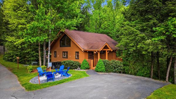 Love Me Tender Romantic Cabin In Wears Valley Hot Tub Pet Friendly - Sevierville, TN