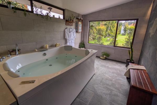 Private Chalet With Gardens And Hot Tub - Ecuador