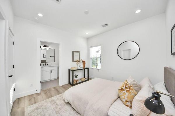 Elysian Estate 1-2br & Private Kitchen - Houston, TX