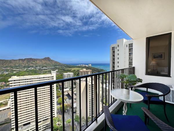Fabulous Diamond Head & Ocean View Condo With Free Parking - Honolulu, HI
