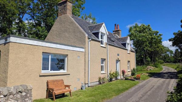 2-bed Country Cottage Sleeps 5 & Pet Friendly - Helmsdale