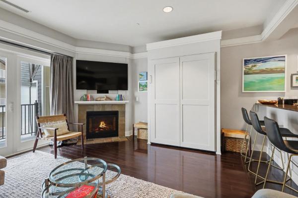 Experience Comfort In King Suite 357, A Cozy Bay Harbor Retreat For 6. - Petoskey, MI