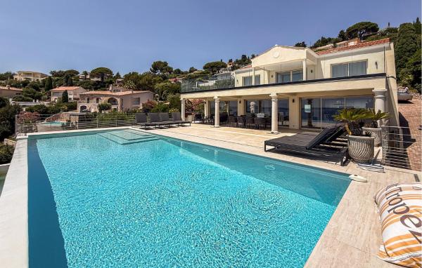 Beautiful Home In Les Issambres - Saint-Raphaël