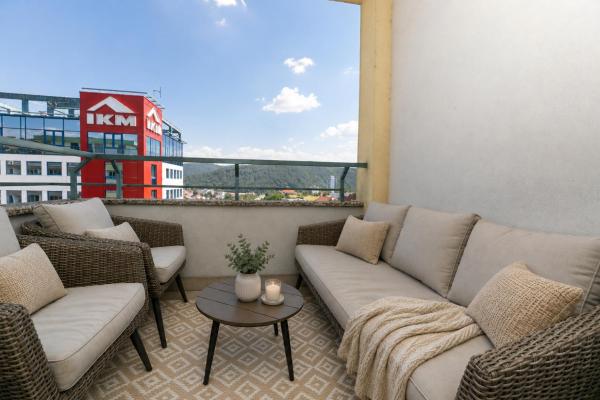 ALURE RESIDENCES 3 & 24h self check-in, parking in the garage in the apartment building included, new building, terrace, green location with a forest park with a lake, children's playground, Banská Bystrica