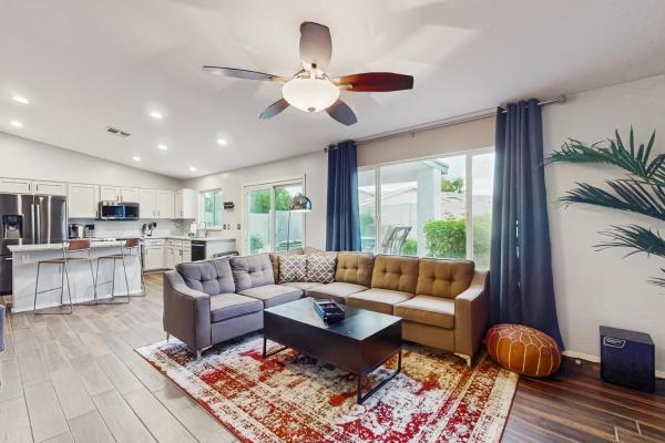 Spacious Relaxing Sanctuary - Goodyear, AZ