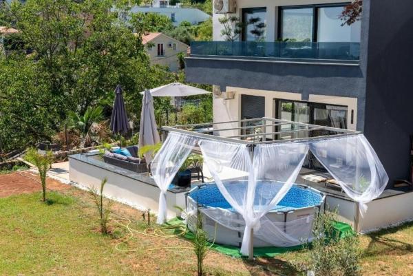 Apartments With Swimming Pool Bregi, Opatija - 26022 - Medveja