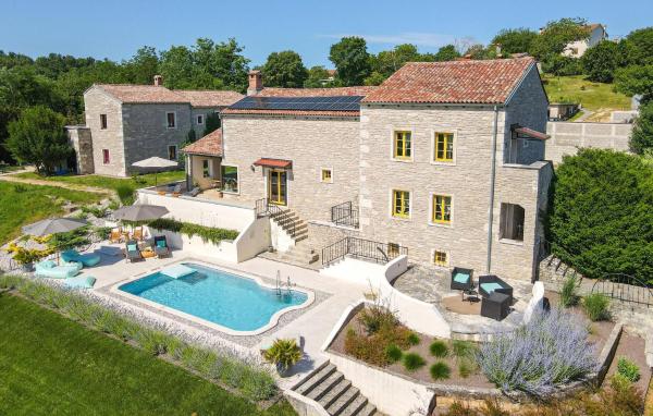 Stunning Home In Brajkovici With Sauna - Montona