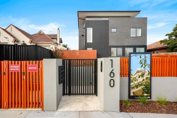 Elegant 3 Floor Balwyn Retreat With Lift & Parking - Ivanhoe