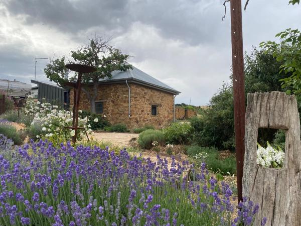 Heritage Listed Blacksmiths Villa - Daylesford