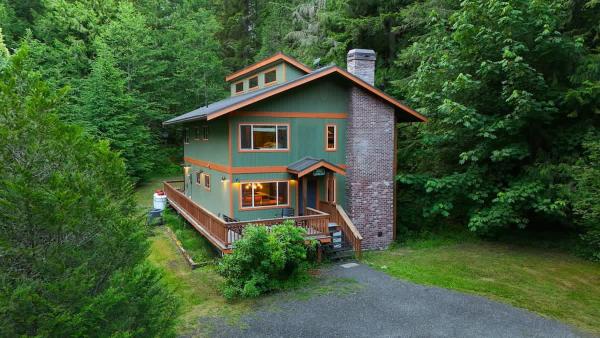 Silver Peak Lodge - Glacier, WA