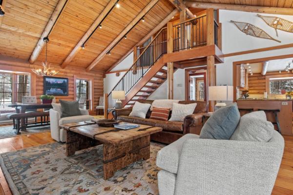 Rmr: Teton View Cabin Home In Wilsonwy - Jackson Hole, WY
