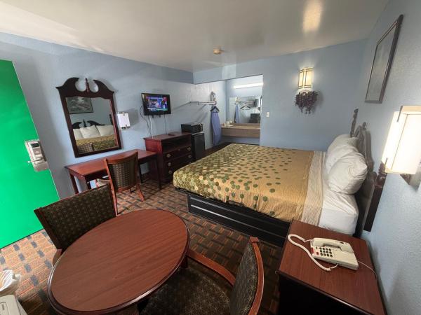 Na zdjęciu widoczny jest obiekt Travel inn położony w mieście Spring Grove.