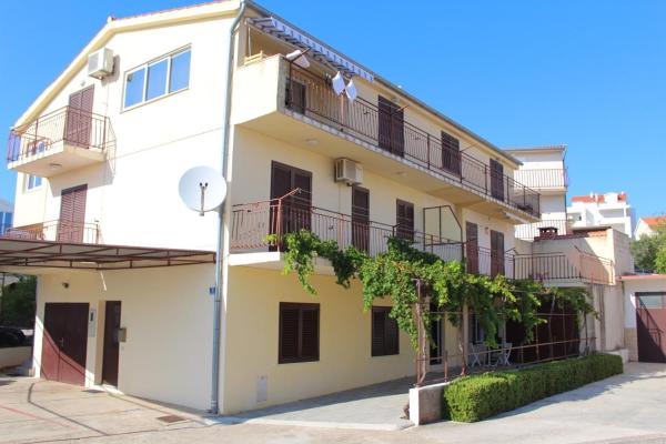 Apartments With Wifi Primosten - 27853 - Primošten