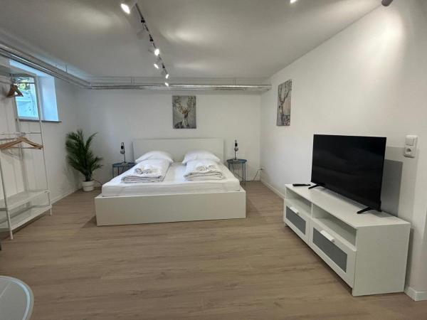 Souterrainwohnung - Perfekt Für 2! Flughafen Küche - Kranzberg