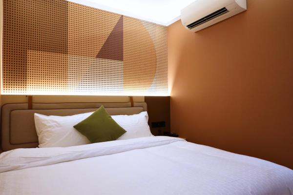 A Hotel Farrer Park, 11 Hrs, Stay From 10pm - 9am - Hougang