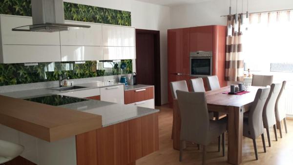 På bilden syns objektet Modernes 3-Zimmer-Apartment nahe Graz som ligger i staden Rein.