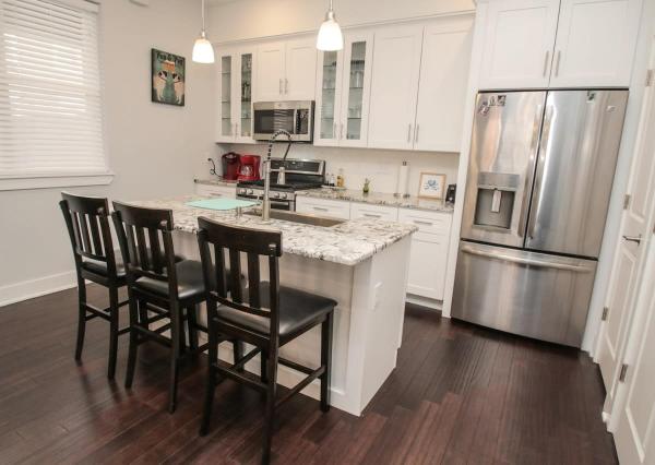 Sensational 3bed-2bath With Gated Parking Sleeps 10 - Philadelphia, PA