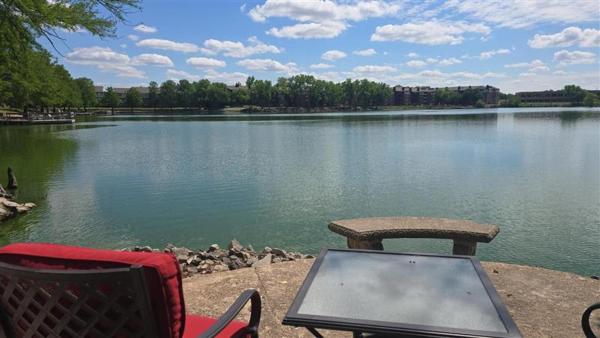 Cozy Lakeside One Bedroom Escape - Kansas