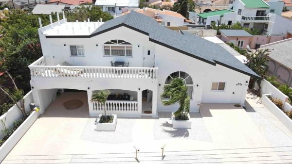 Palm Beach Vacay Suites - Palm Suite 100m2 - Aruba