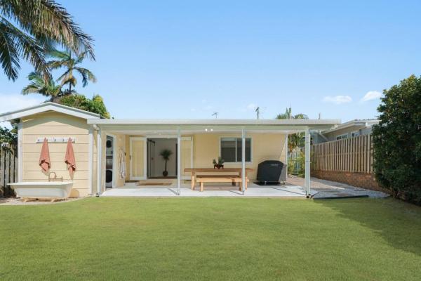 Sundaze At Fingal -Pet Friendly Beach Cottage - Coolangatta