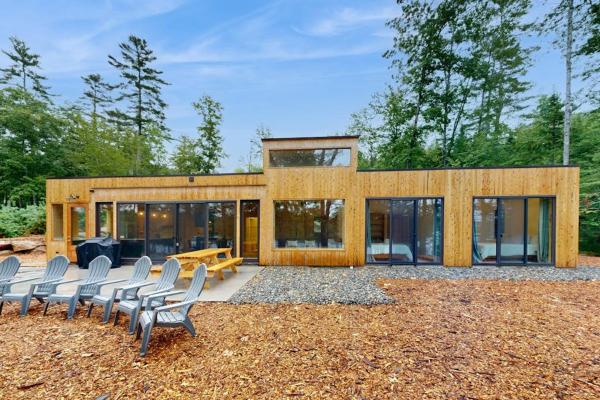 Idyllic Lakeside House With Outdoor Sauna, Patio And Firepit - Rockland, ME