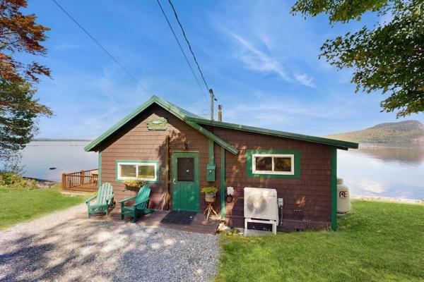 Dog-friendly Lakefront Cabin With Private Dock, Epic Views Of Lake & Mt Kineo - Maine