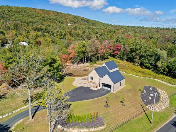 Enjoy Tranquil Pond Views At The Pond House In Lincolnville, Me—2300 Sq Ft, 3 Beds - Camden, ME