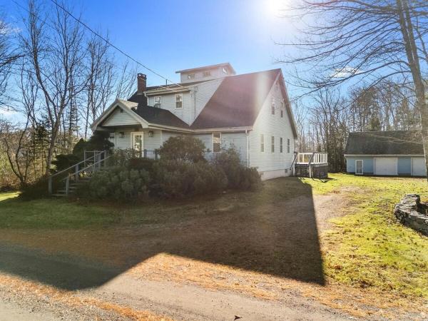 Sea Salt Escape | Modern 3-bedroom St George Rent - Rockland, ME