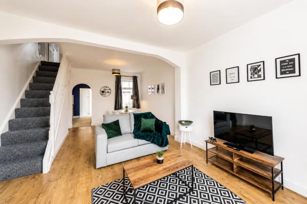 York House - Garston - 3 Bedroom - Sleeps 6 - Liverpool