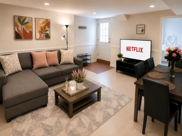 Happy, Cozy, Loving Guest Space In West Vancouver - 6400