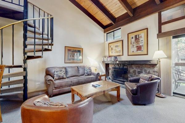 Quintessential Heavenly Basecamp At Lakeland Village With Amazing Amenities - Zephyr Cove, NV