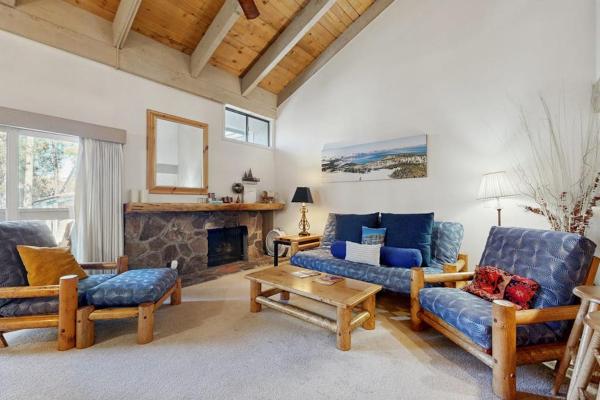 Lofted Gem Close To The Lake With Pool Hot Tub Beach Access & Wifi - Zephyr Cove, NV