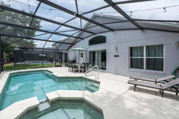 Spacious 5br Pool Home In Lake Berkley - Kissimmee, FL