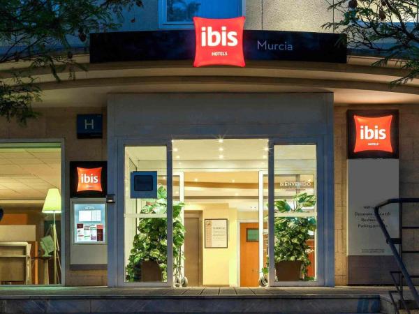 Na zdjęciu widoczny jest obiekt Ibis Murcia położony w mieście Espinardo.