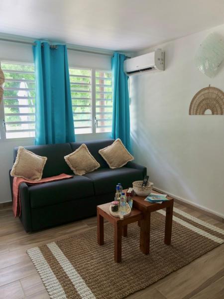 Charmant Bungalow T2 Avec Grand Jardin Et Accès Privé Plage - Marie-Galante