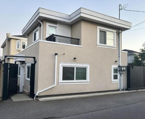 Private 3br 2ba Laneway Home And Parking - Vancouver