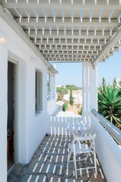 Naousa White Retreat - Paros