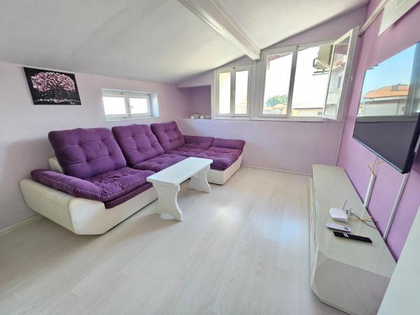 På billedet ses objektet Top floor apartment in the Center of Pomorie beliggende i byen Pomorie.