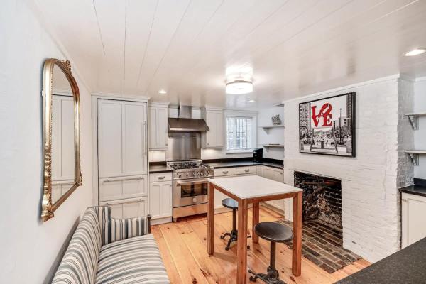 Historic Rittenhouse Townhome A Location With 2bed - Philadelphia, PA