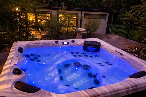 2 Bedroom Tiny Home Retreat With Hot Tub! - 로토루아