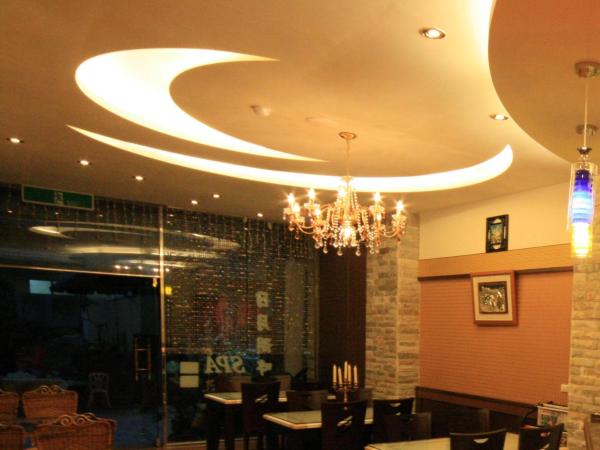The photo shows the Ri Yue Hu Pan Resort located in the city of Yuchi.