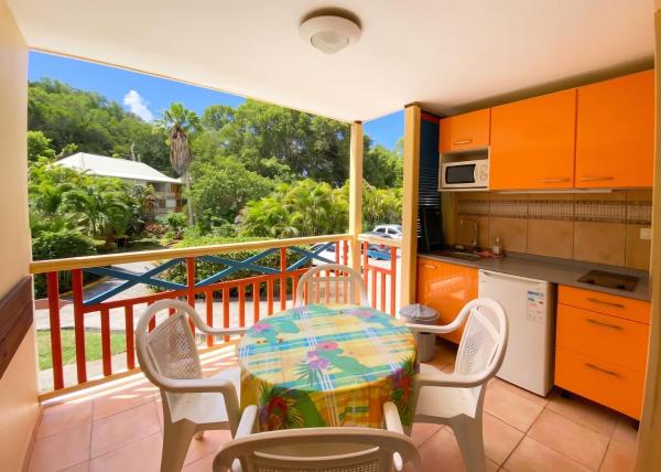 The photo shows the Studio confortable à Sainte-Anne 25 m² avec balcon located in the city of Caritan.