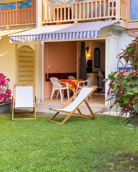 The photo shows the Studio confortable à Sainte-Anne - 25 m² - parking inclus located in the city of Caritan.