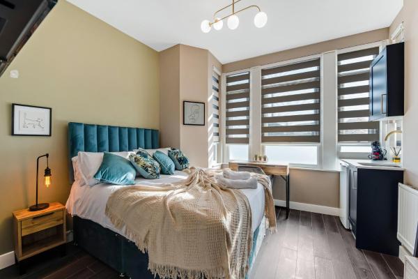 Stylish Studio Retreat In Ideal Location - Moffat