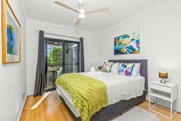 Birchgrove Harbour Escape - Willoughby