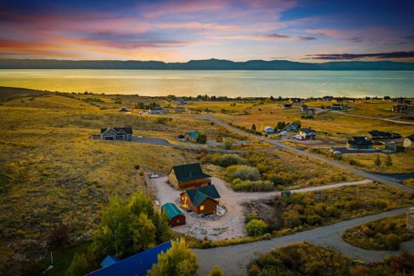 Brando Lodge - Gorgeous Cabin, Hot Tub, Fire Pit, Canyon Access, Lake Views - Bear Lake